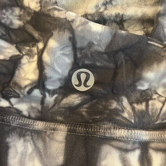 ✨3/$20 Lululemon Athletica Gray and White Tie-Dye Bra - Picture 3 of 3